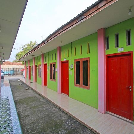 Oyo 91476 Srikaya Hotel 3 Pekalongan Extérieur photo